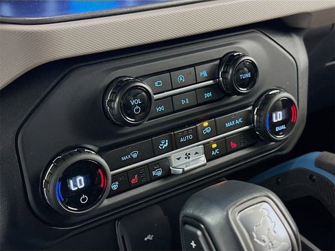 Used 2024 Ford Bronco Wildtrak image 16