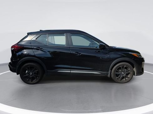 Used 2023 Nissan Kicks SR w/ Interior Electronics Package FWD image 3