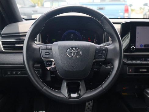 Used 2025 Toyota Camry SE FWD image 7