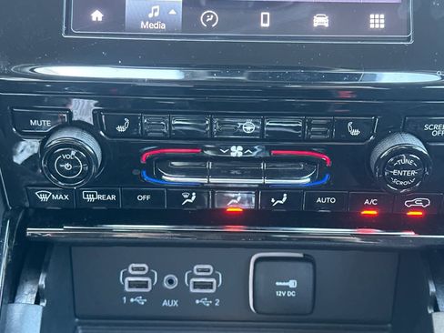 Certified 2023 Jeep Grand Cherokee Laredo w/ Luxury Tech Group I AWD/4WD image 22