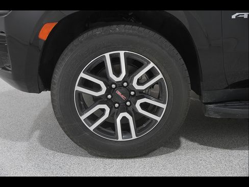 Certified 2021 GMC Yukon XL AT4 w/ Rear Media and Nav Package AWD/4WD image 25