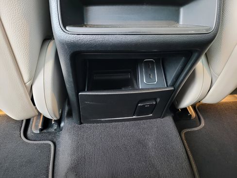 Used 2022 Mercedes-Benz GLE 350 w/ Premium Package image 12