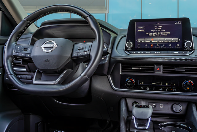 Used 2025 Nissan Rogue SV AWD/4WD image 13