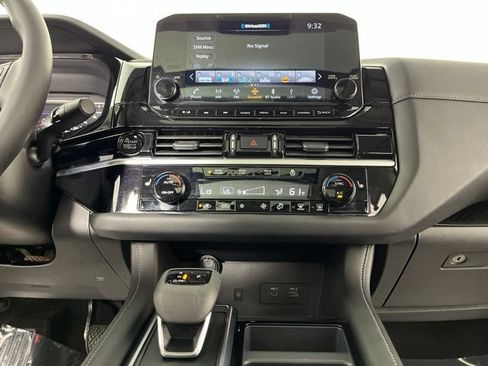 Used 2025 Nissan Pathfinder SL w/ SL Premium Package FWD image 26