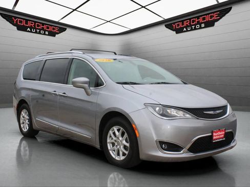 Used 2020 Chrysler Pacifica Touring-L FWD image 7