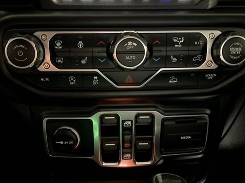 Used 2022 Jeep Wrangler Unlimited Sahara w/ Cold Weather Group image 32