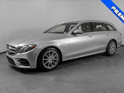 Used 2017 Mercedes-Benz E 400 4MATIC Wagon image 2