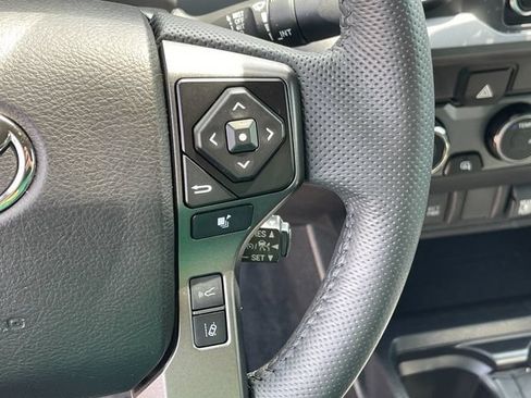 Used 2022 Toyota Tacoma TRD Off-Road AWD/4WD image 26