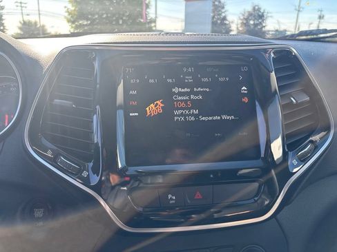 Used 2019 Jeep Cherokee Limited AWD/4WD image 16