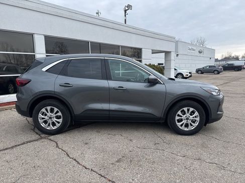 Used 2023 Ford Escape Active w/ Tech Pack #2 image 2