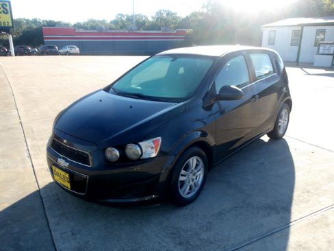 Used 2014 Chevrolet Sonic LT w/ Fun and Sun Package image 2
