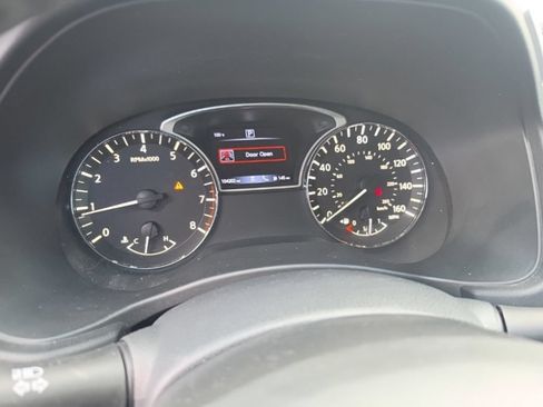 Used 2019 Nissan Pathfinder SL FWD image 23