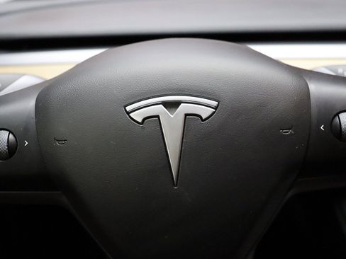 Used 2023 Tesla Model 3 Standard Range image 42