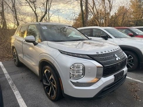 Used 2022 Mitsubishi Outlander ES image 5