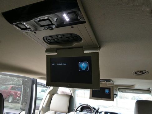 Used 2019 GMC Yukon XL SLT w/ Premium Edition AWD/4WD image 26