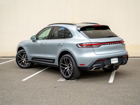 Certified 2026 Porsche Macan AWD/4WD image 3