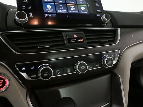 Used 2018 Honda Accord Touring image 14