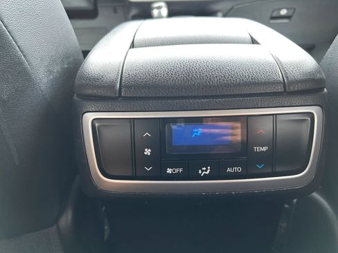 Used 2014 Toyota Highlander XLE AWD/4WD image 18