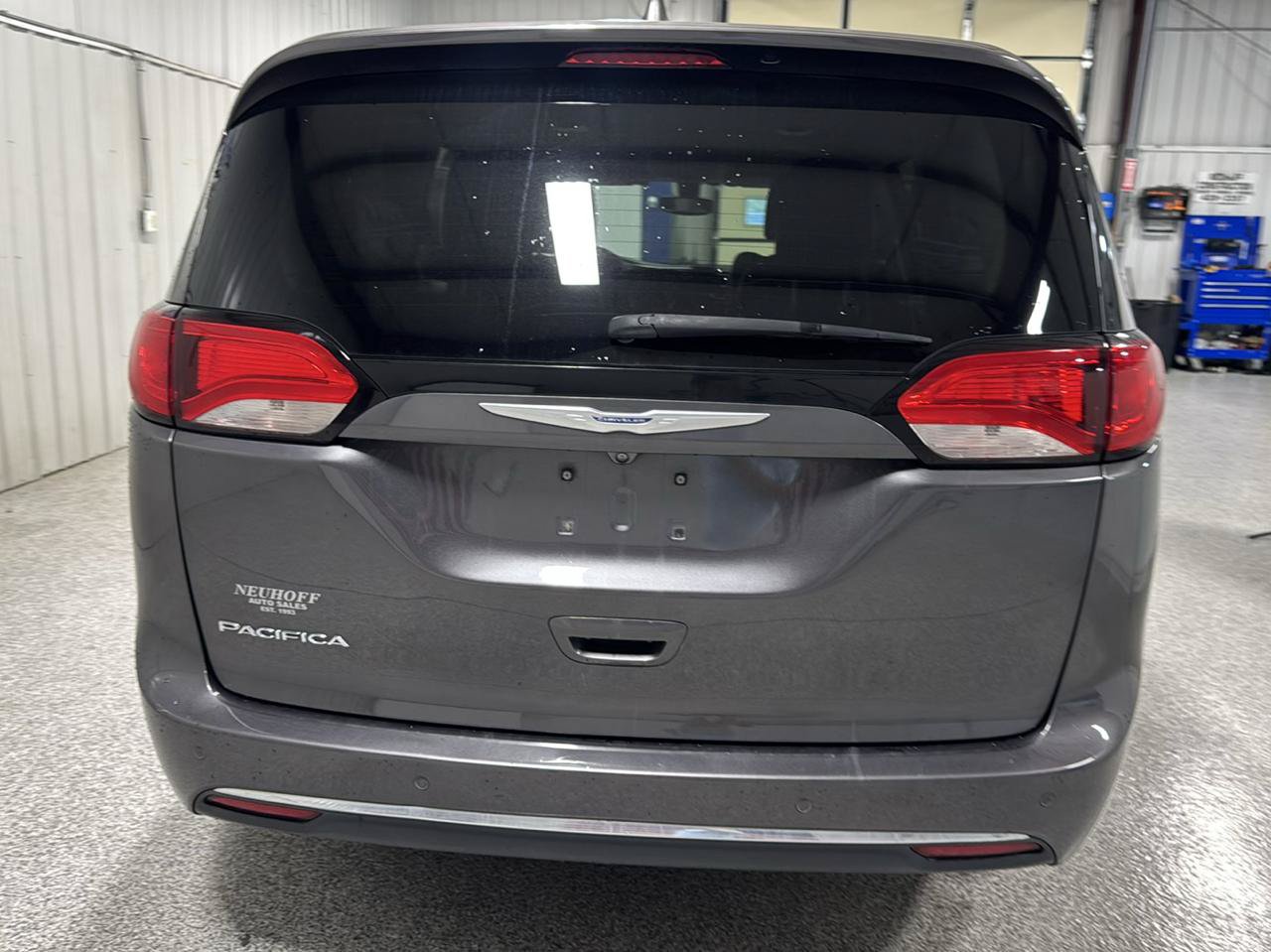 Used 2018 Chrysler Pacifica Touring-L Plus FWD image 8
