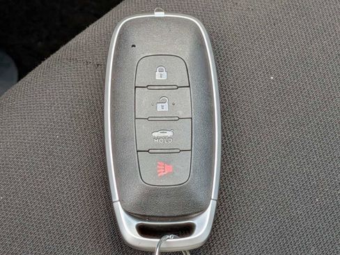 Used 2024 Nissan Rogue S image 32