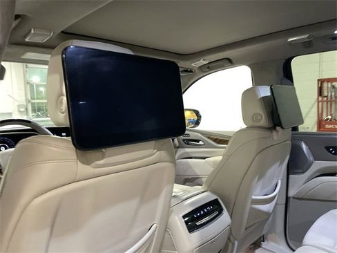 Used 2023 Cadillac Escalade ESV Sport Platinum w/ LPO, ONYX Package image 15