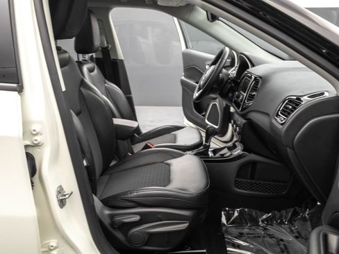 Used 2018 Jeep Compass Latitude image 40