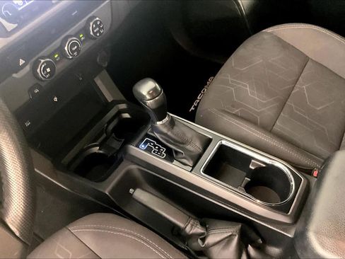 Used 2017 Toyota Tacoma TRD Sport RWD image 16