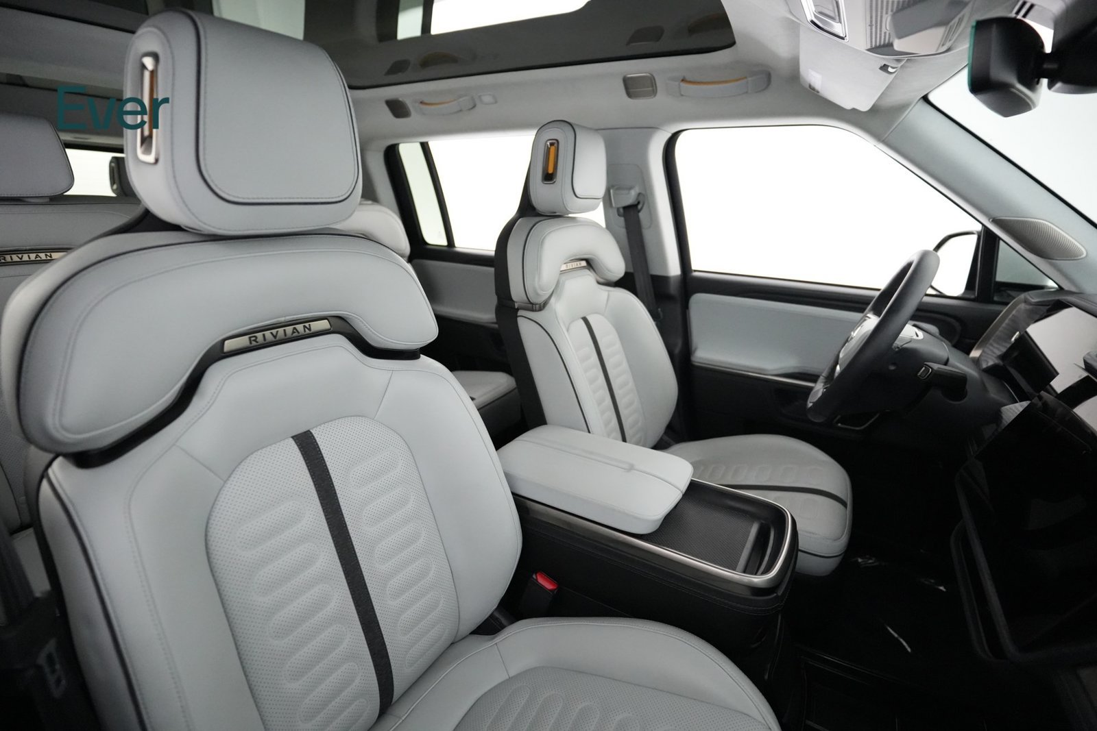 Used 2024 Rivian R1S Adventure Dual AWD/4WD image 23