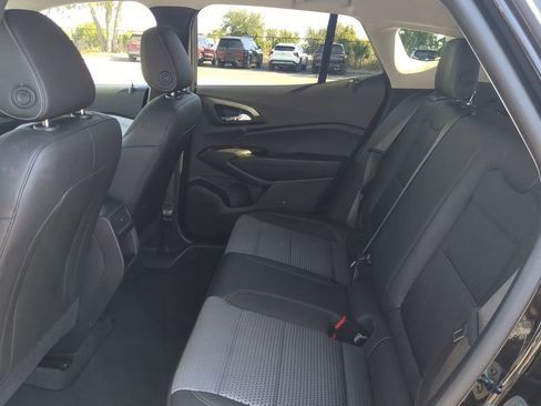 Used 2025 Chevrolet Trax LT w/ LT Convenience Package image 14