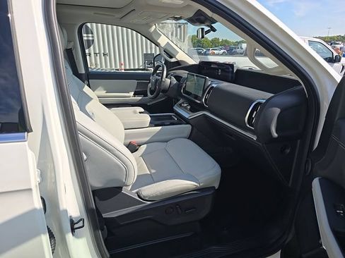 Certified 2025 Ford Expedition Max Platinum w/ Driver's Package AWD/4WD image 14