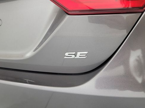 Used 2023 Toyota Camry SE image 9