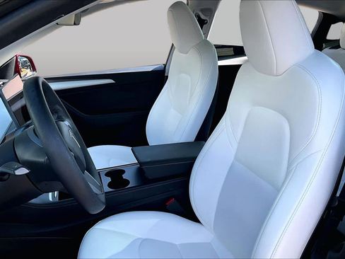 Used 2024 Tesla Model Y 2WD image 7