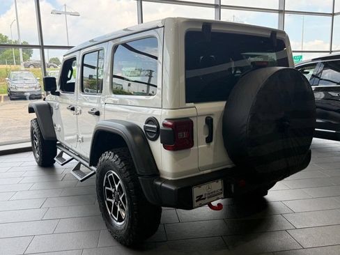 Used 2024 Jeep Wrangler Unlimited Rubicon w/ Technology Group AWD/4WD image 5