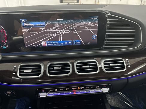 Used 2025 Mercedes-Benz GLS 450 4MATIC image 12