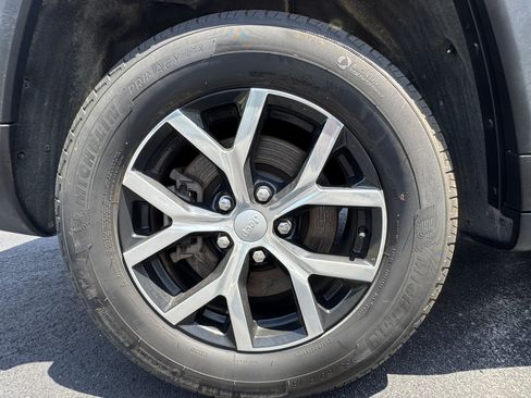 Used 2024 Jeep Grand Cherokee L Limited RWD image 20