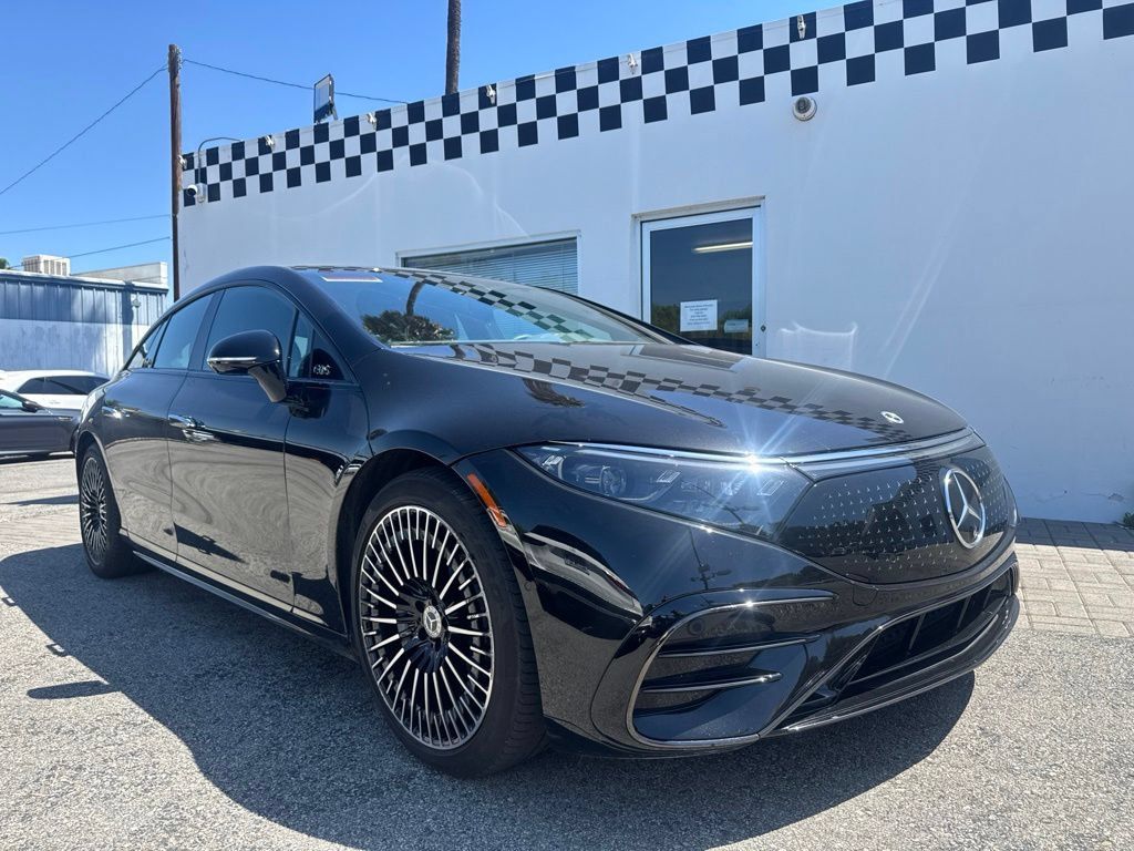 Used 2024 Mercedes-Benz EQS 580 4MATIC Sedan image 3