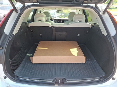 Certified 2023 Volvo XC60 T8 Ultimate w/ Climate Package AWD/4WD image 28