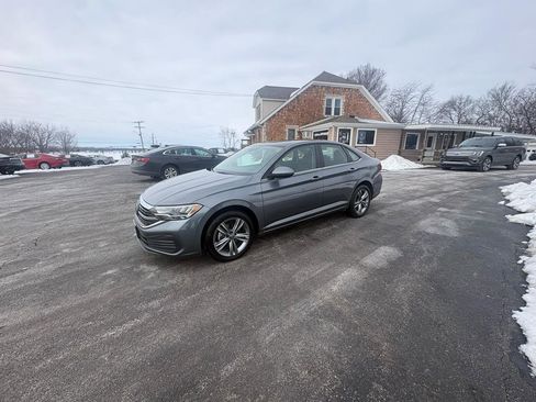 Used 2024 Volkswagen Jetta SE image 1