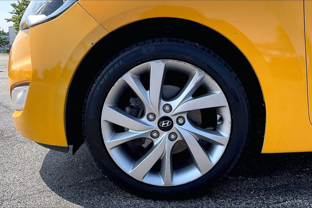 Used 2017 Hyundai Veloster FWD image 10