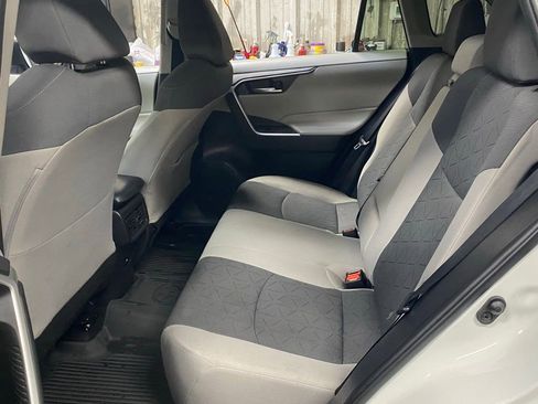 Used 2021 Toyota RAV4 XLE image 8