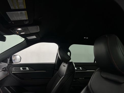 Used 2025 Ford Explorer ST-Line w/ ST-Line Street Pack image 26