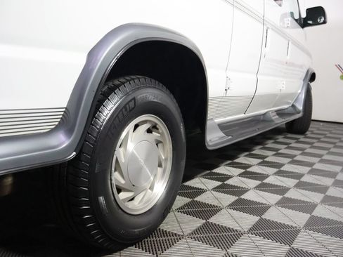 Used 2000 Ford E-150 and Econoline 150 RWD image 20