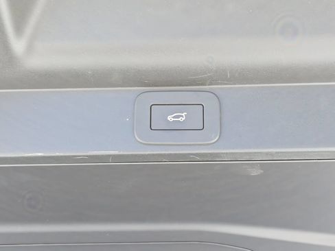 Certified 2025 Land Rover Range Rover SE AWD/4WD image 13