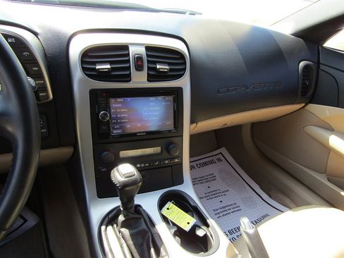 Used 2005 Chevrolet Corvette Coupe w/ Preferred Equipment Group RWD image 10