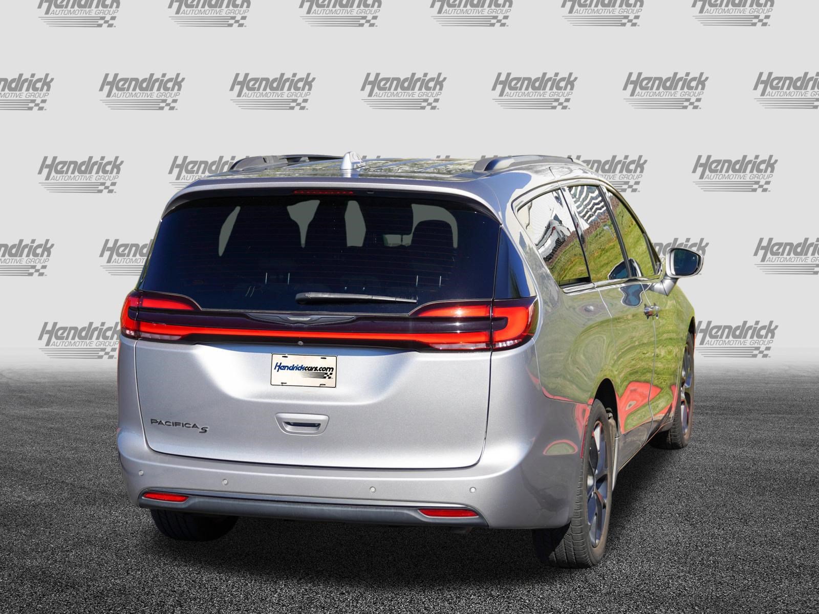 Used 2021 Chrysler Pacifica Touring w/ S Appearance Package FWD image 8