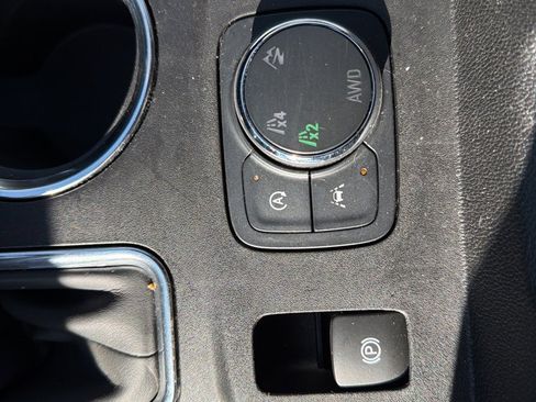 Used 2023 Chevrolet Traverse LT image 24