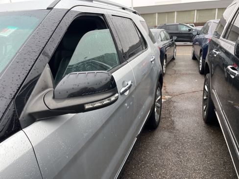 Used 2015 Ford Explorer XLT w/ Equipment Group 202B image 7