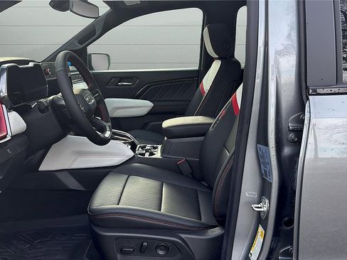 New 2025 GMC Canyon AT4 w/ AT4X Package AWD/4WD image 10