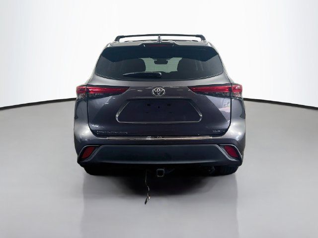 Used 2021 Toyota Highlander XLE FWD image 22
