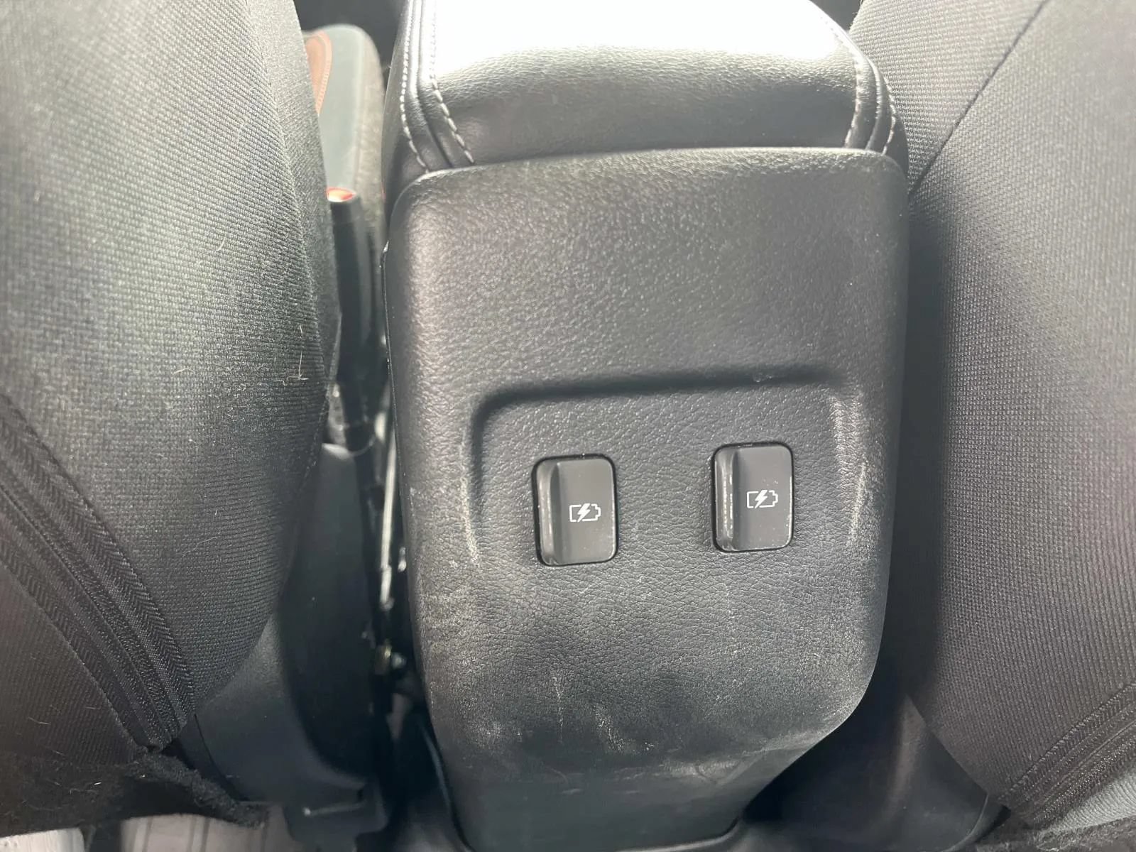 Used 2023 Nissan Kicks SR w/ Exterior Package FWD image 17